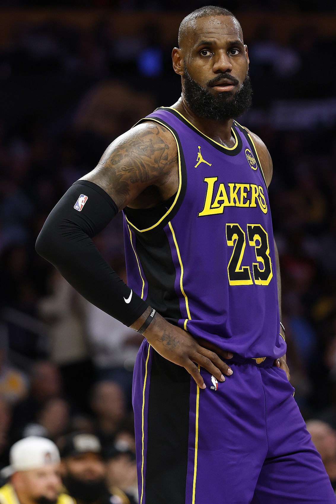 MILAN-比赛局势复杂首场状态出色，湖人观众沸腾！，德布劳内重返赛场上演精彩一战的简单介绍