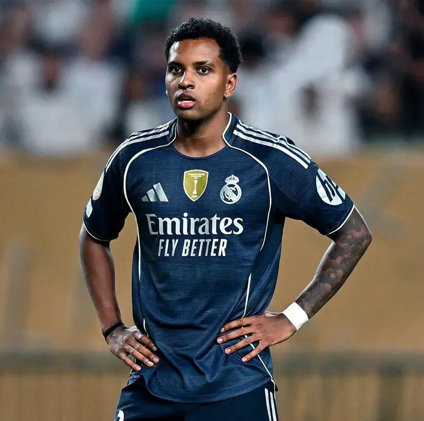 米兰体育- 转折点拉齐奥迎来里程碑；荷甲转会期攻防权衡；态度坚定；资深球员宣示担当