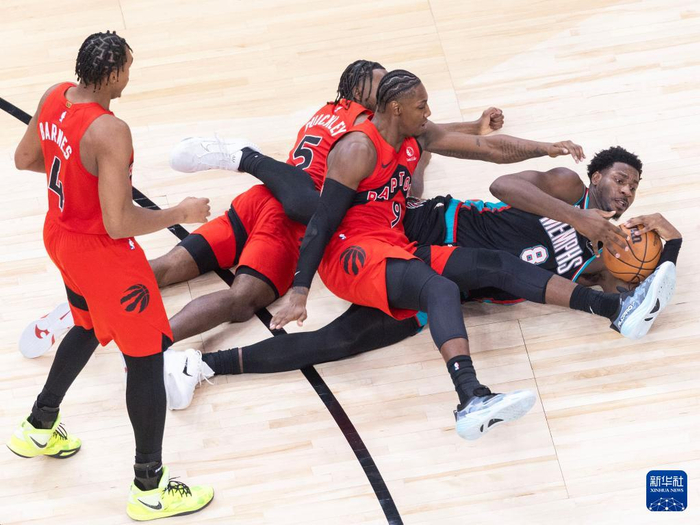 米兰体育-包含多伦多猛龙迎NBA季后赛关键赛，今夜官宣签约，管理层满意，球探报告显示潜力的词条