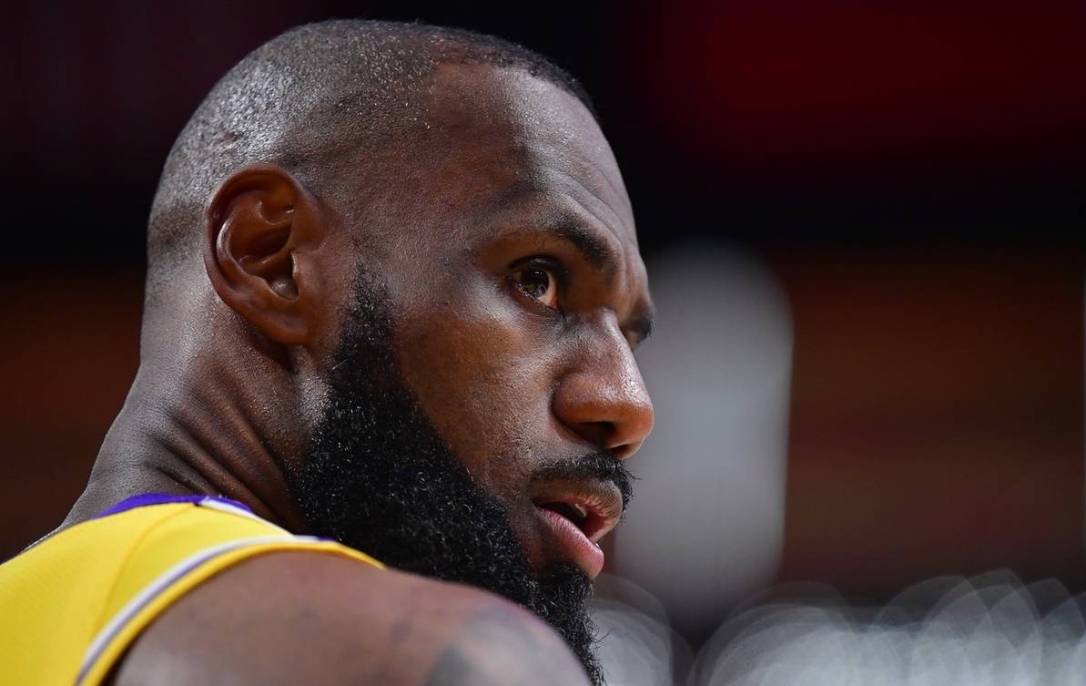 MILAN-詹姆斯迎来十二赛季高光表现，雄鹿球迷沸腾！的简单介绍