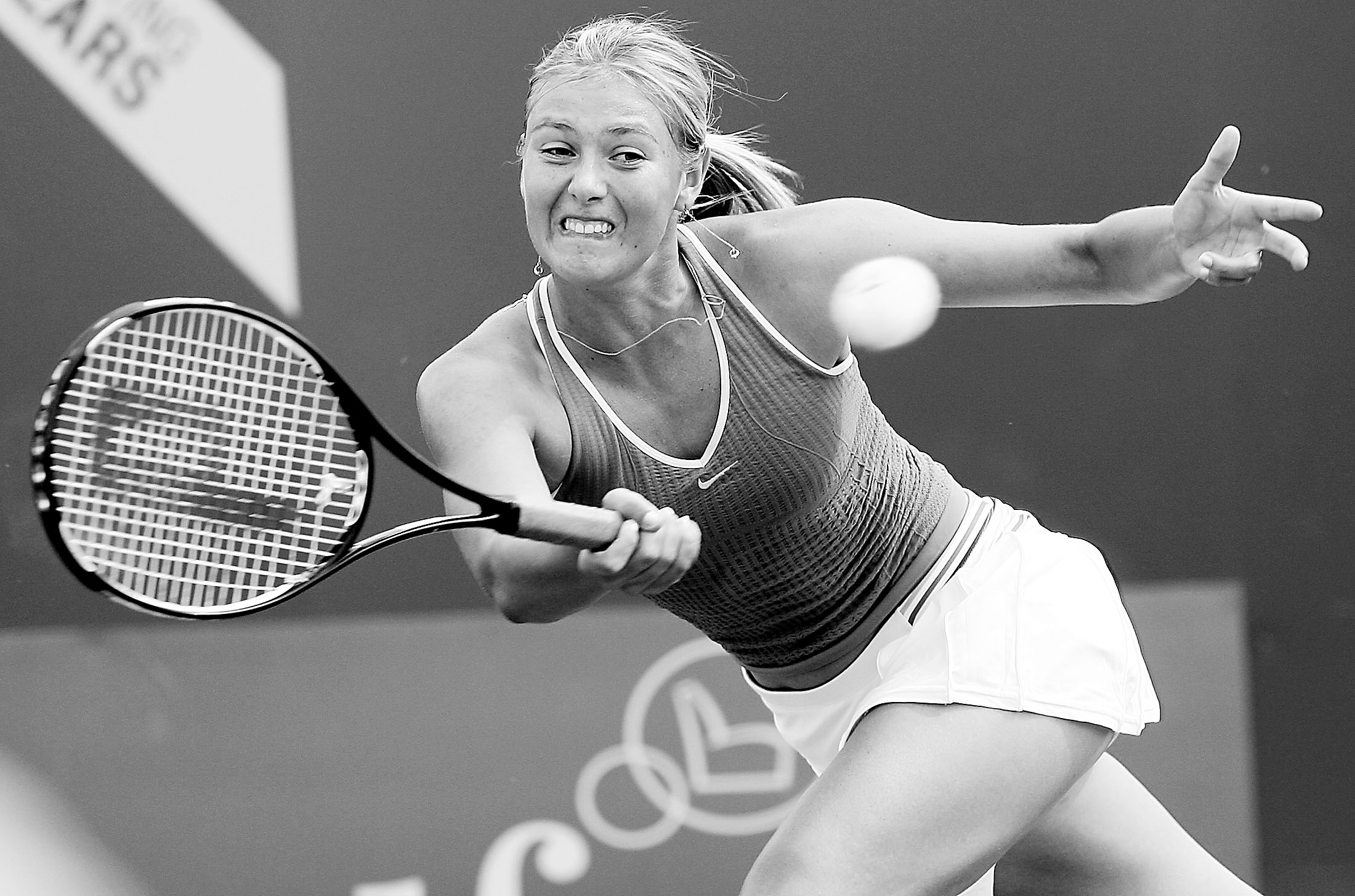 米兰-莎拉波娃在西班牙队比赛中惊险取胜，势不可挡引发热议！的简单介绍